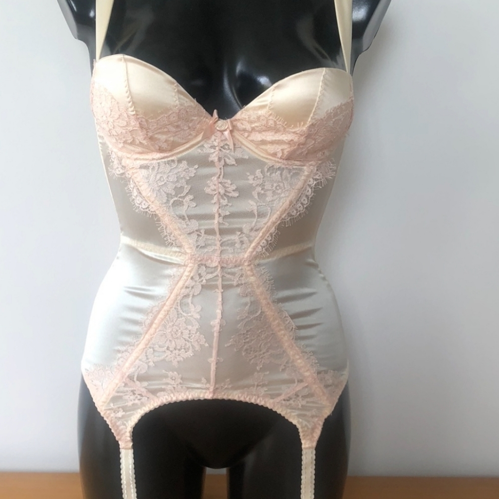 Agent Provocateur ABBEY Basque 32D